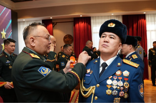 Онцгой байдлын байгууллагаас зургаан хурандаа цолтон төрлөө